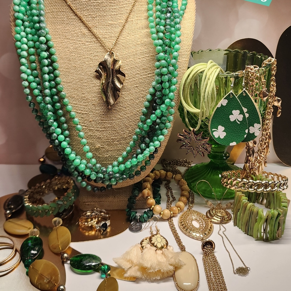 Elegant Green Beaded Necklace Set